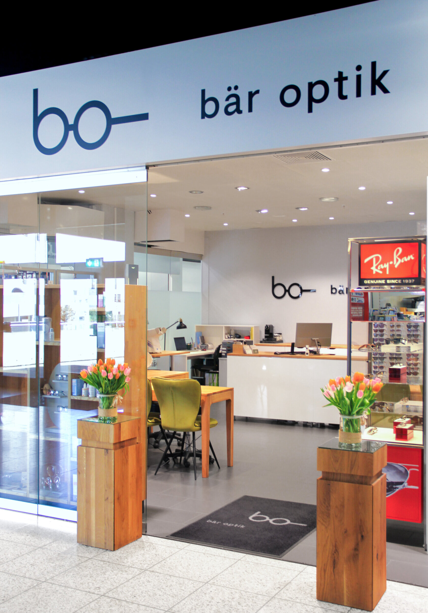 baer_optik_bremgarten_brille_16_web Eingangsbereich des Optikgeschäfts Bär Optik im Sunnemärt Bremgarten